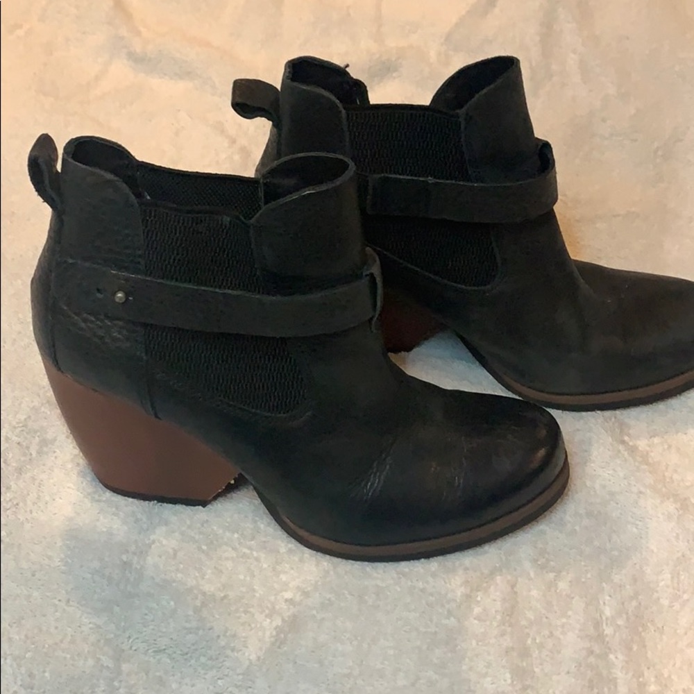 Korks by Kork-Ease black leather heel chunk bootie